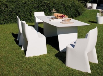 Vrtni stolovi i namještaj za okućnicu